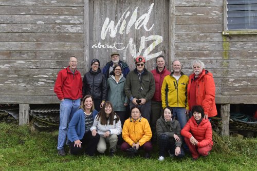 Groupe des participants au camp photo spéléo d'une semaine organisé par Phill Round. De bas en haut et de gauche à droite : Martha Thompson, Leda Zogbi, Goto Satoshi, Yukiko Nakagomi, Annie Guiraud, Norman Thompson, Mirjam Widmer, Kevin Downey, Hilda Halhach, Phill Round, Kevin Jose, Dan Legnini, Philippe Crochet. (Photo de groupe)